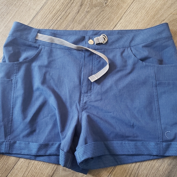 Zyia Not just a Trail Shorts - Picture 1 of 3